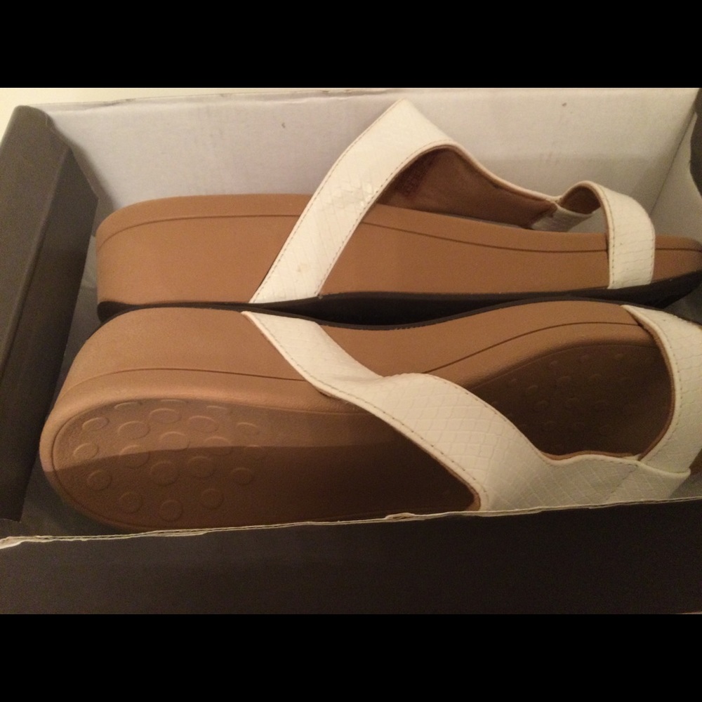 Vionic sandals - Picture 2 of 2